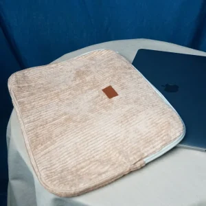 Pochette d'ordinateur velours côtelé beige/rosé